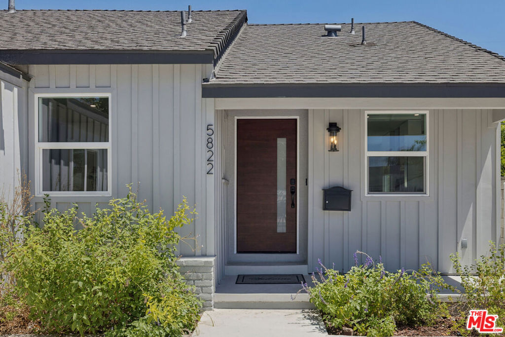 5822 Saloma Avenue Property Photo 2