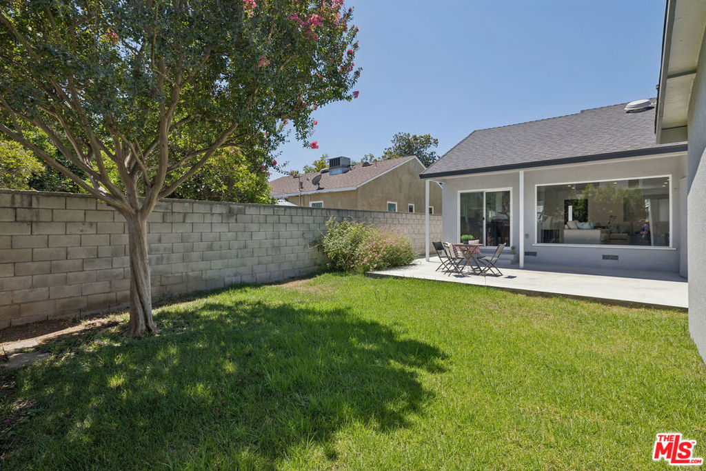 5822 Saloma Avenue Property Photo 7