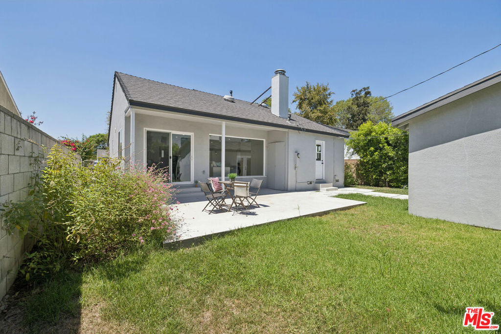 5822 Saloma Avenue Property Photo 8