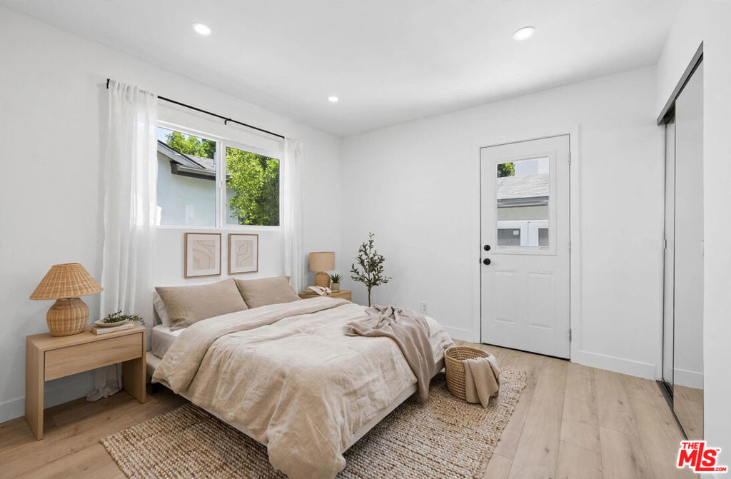 5822 Saloma Avenue Property Photo 14