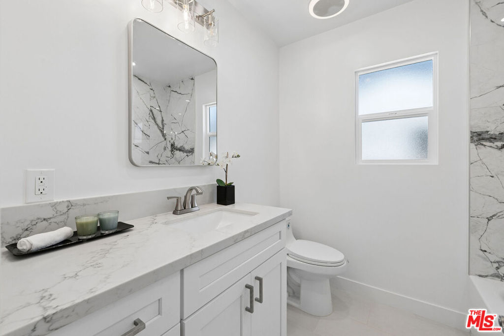 5822 Saloma Avenue Property Photo 15