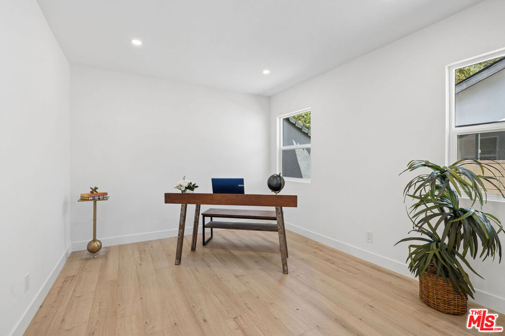 5822 Saloma Avenue Property Photo 17