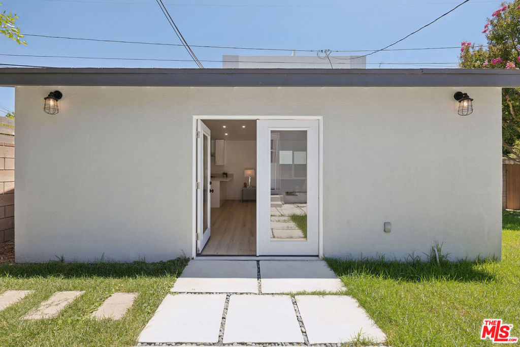 5822 Saloma Avenue Property Photo 20