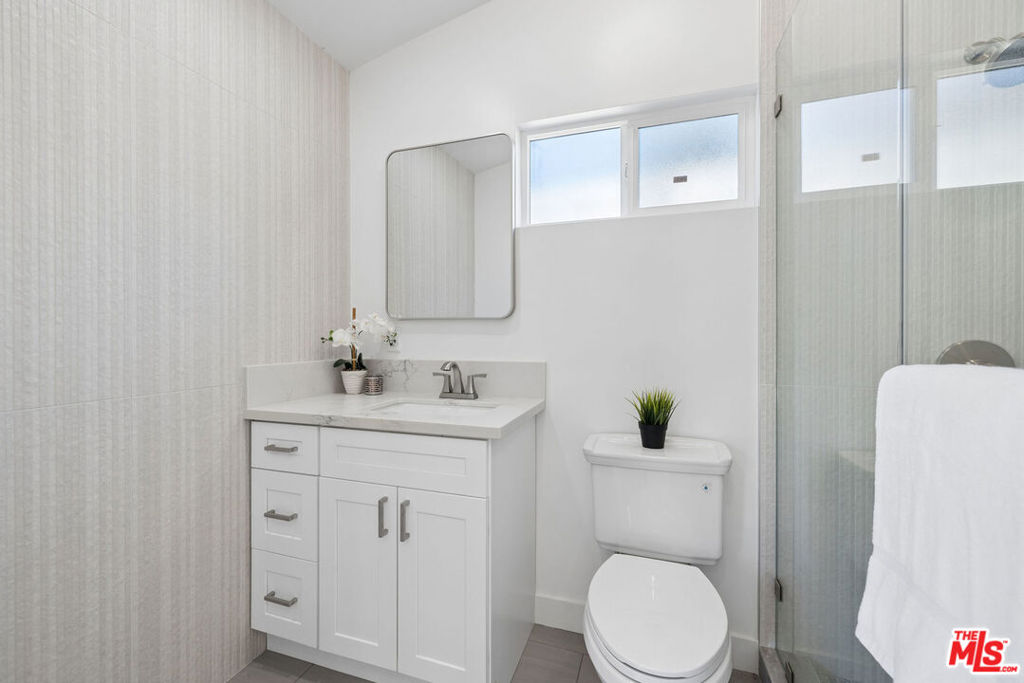 5822 Saloma Avenue Property Photo 24