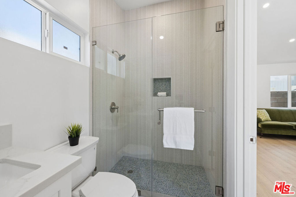 5822 Saloma Avenue Property Photo 25
