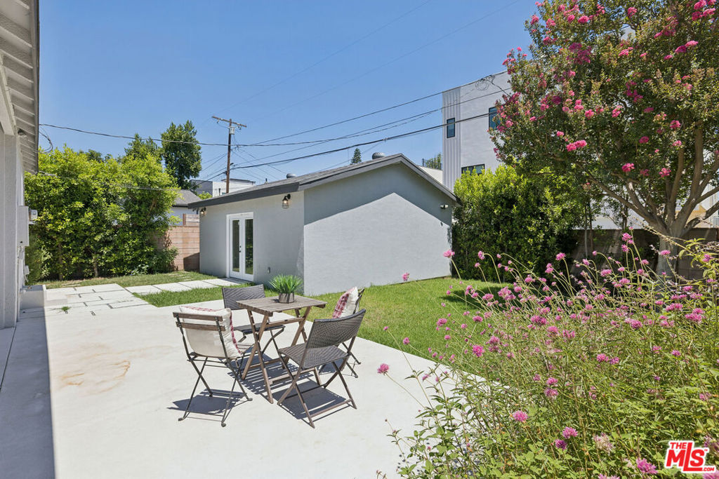 5822 Saloma Avenue Property Photo 27