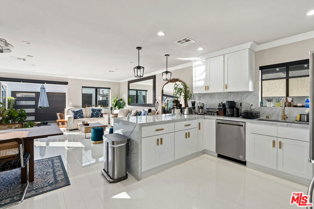 801 Howard Street Property Photo