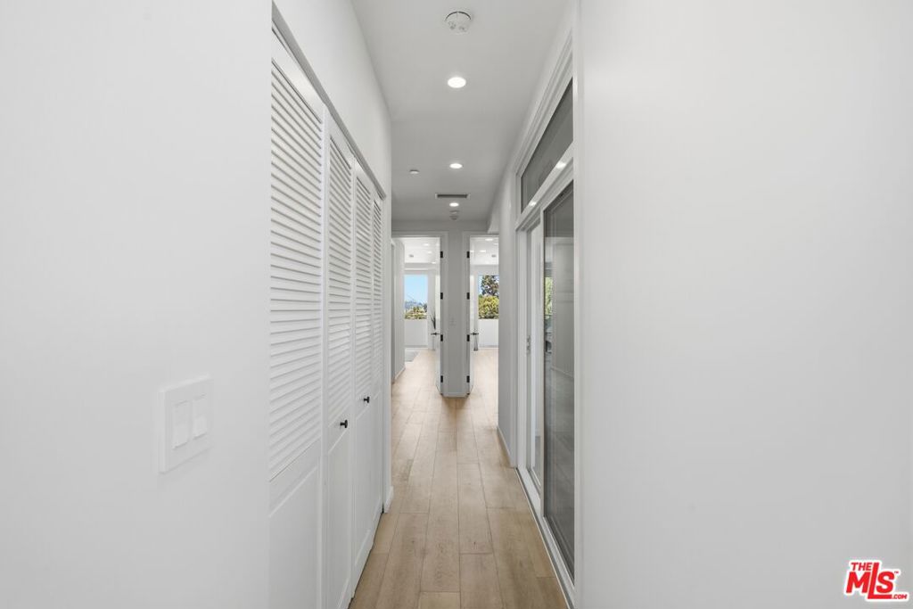 2311 Cove Avenue Property Photo 15