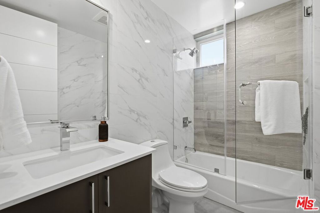 2311 Cove Avenue Property Photo 19
