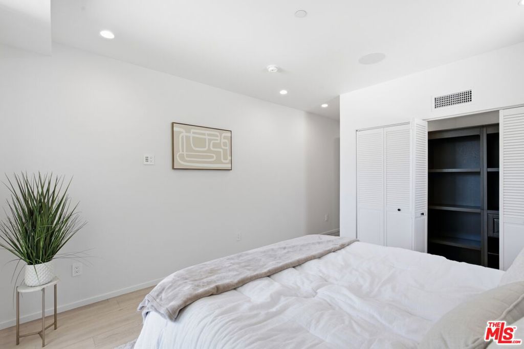 2311 Cove Avenue Property Photo 21