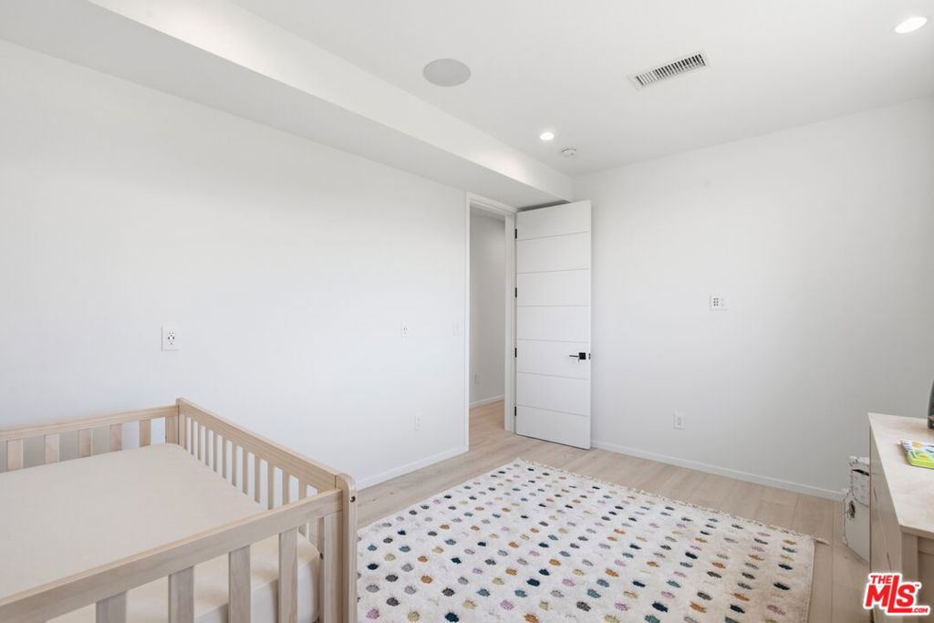2311 Cove Avenue Property Photo 29