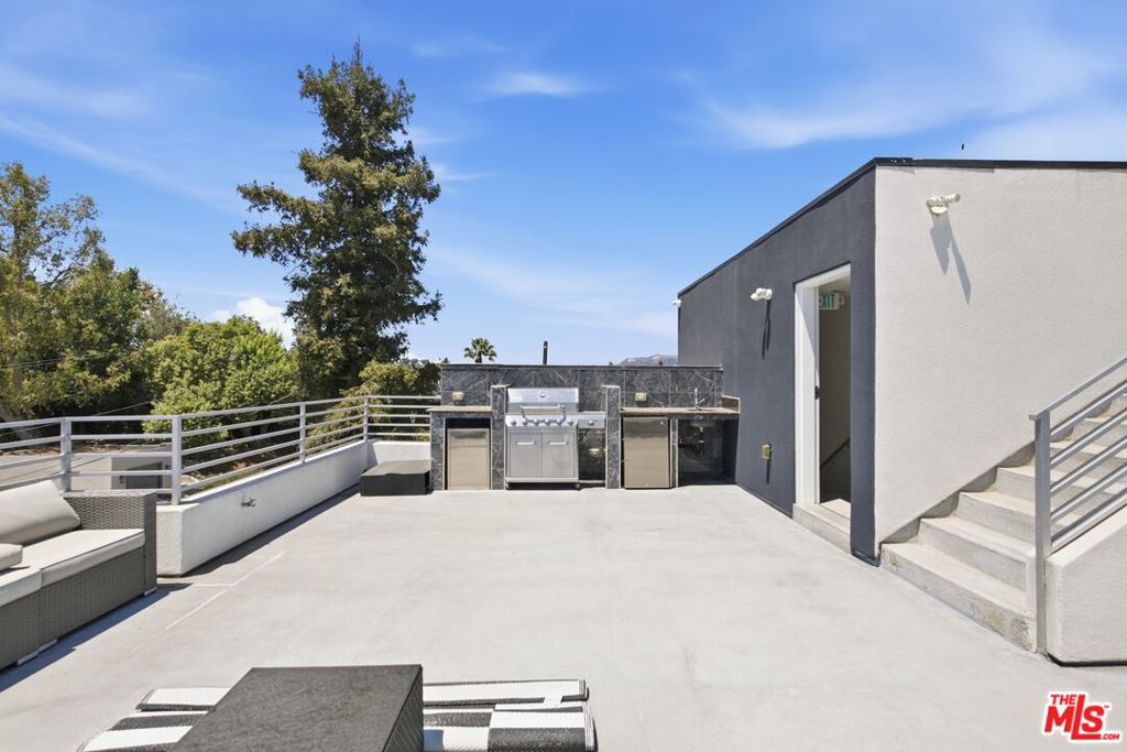 2311 Cove Avenue Property Photo 48