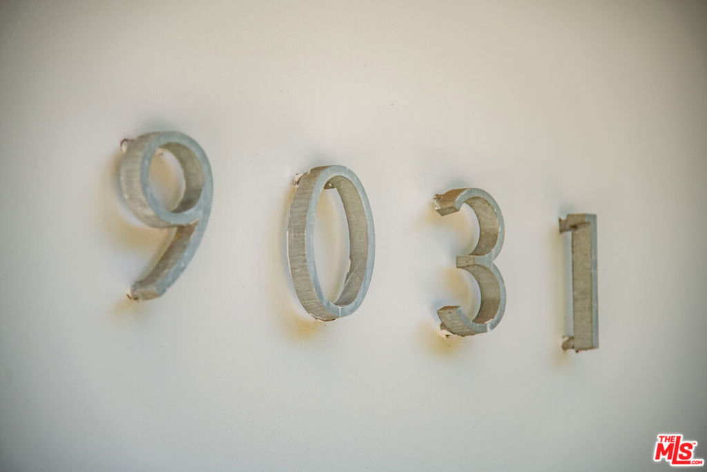 9031 Wonderland Park Avenue Property Photo 2