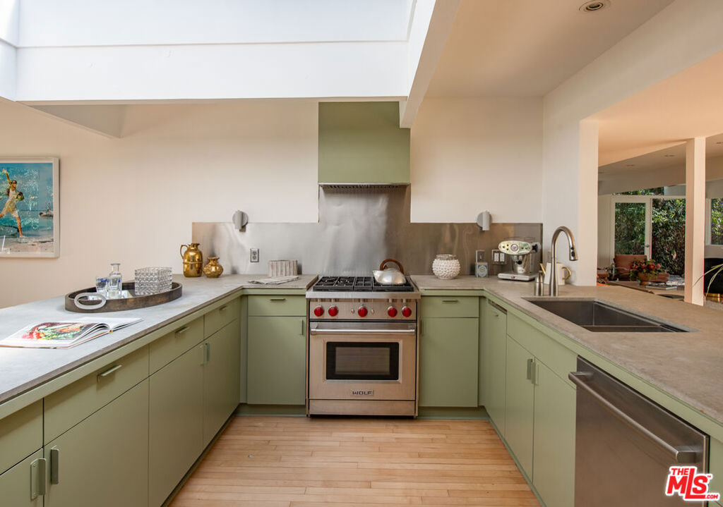 9031 Wonderland Park Avenue Property Photo 14