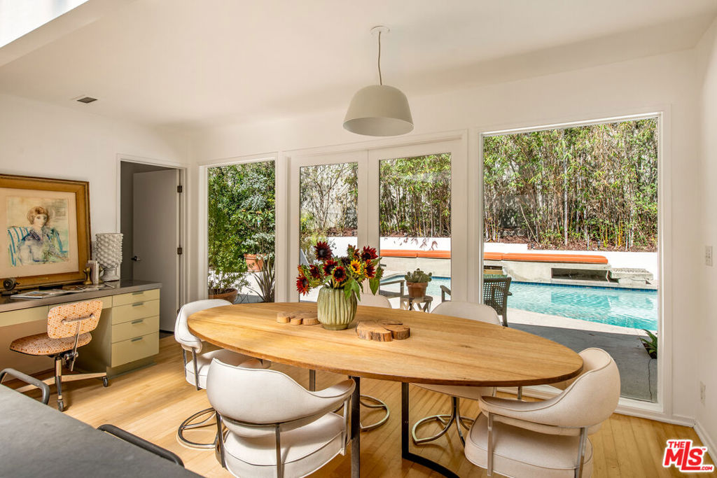 9031 Wonderland Park Avenue Property Photo 18