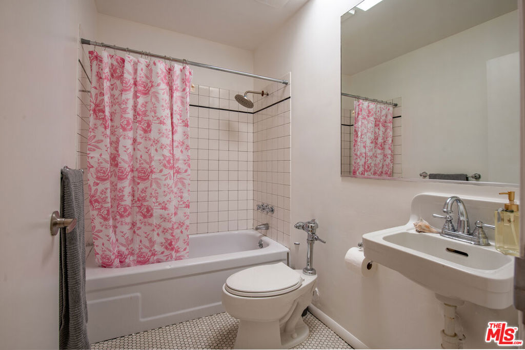 9031 Wonderland Park Avenue Property Photo 42