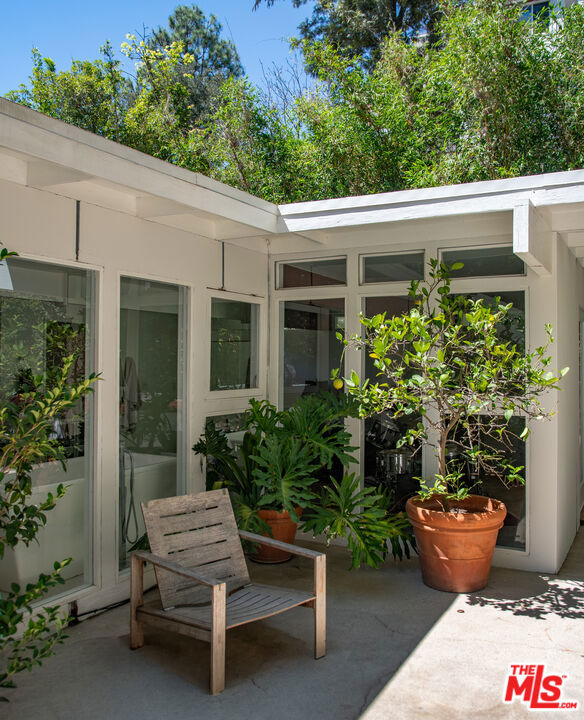 9031 Wonderland Park Avenue Property Photo 48