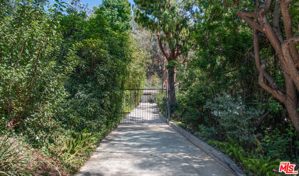 9031 Wonderland Park Avenue Property Photo 50