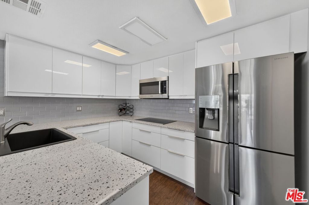 2018 Griffith Park Boulevard 219 Property Photo 10