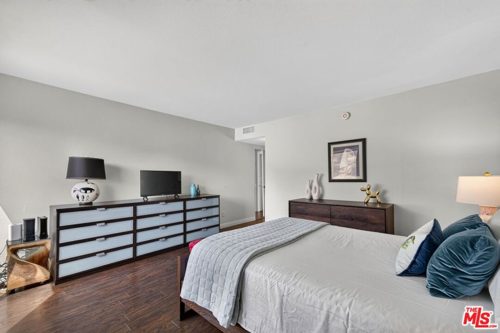 2018 Griffith Park Boulevard 219 Property Photo 17