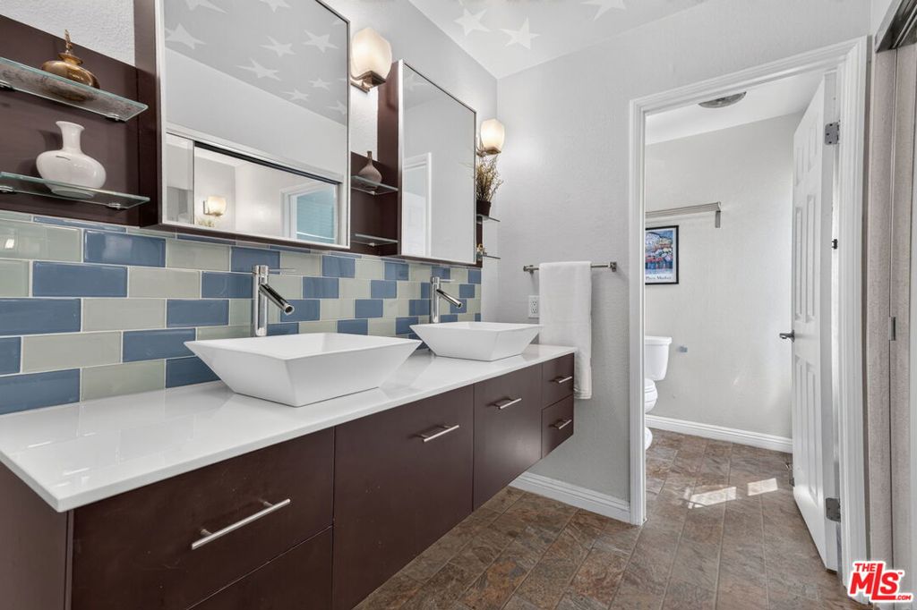 2018 Griffith Park Boulevard 219 Property Photo 19