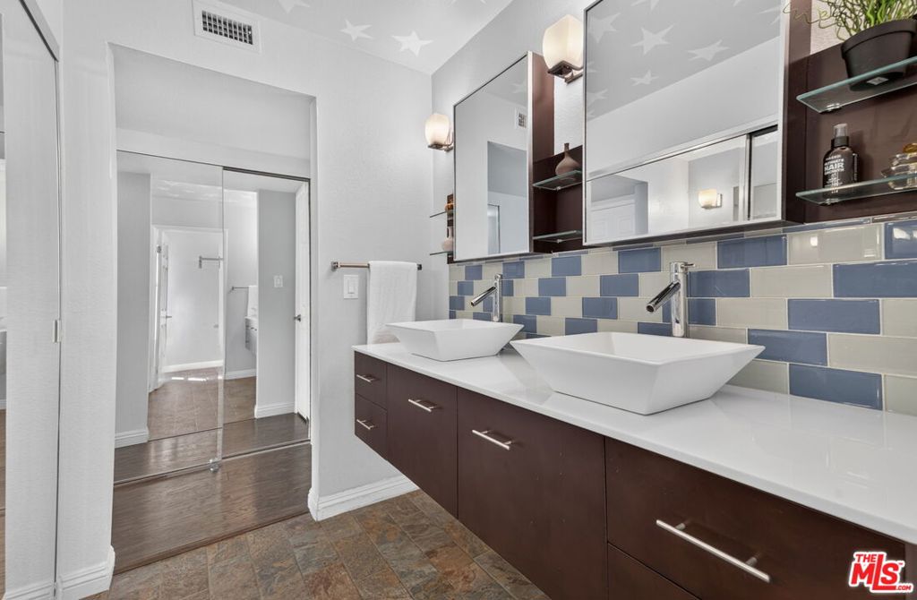 2018 Griffith Park Boulevard 219 Property Photo 20