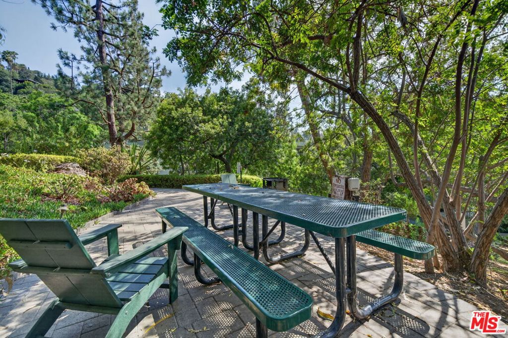 2018 Griffith Park Boulevard 219 Property Photo 35
