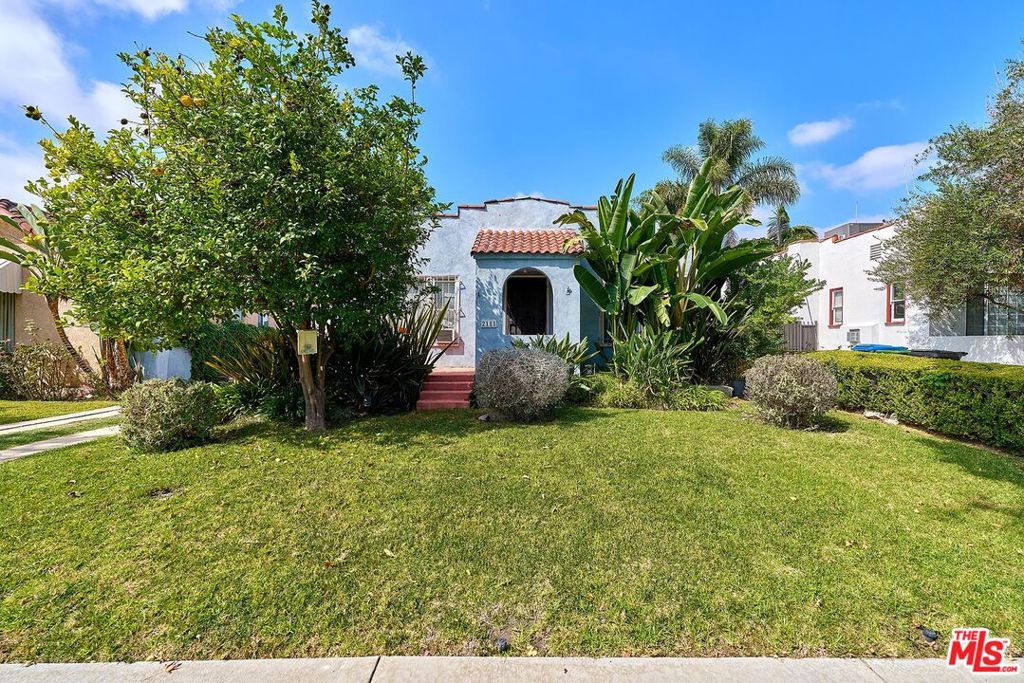 2115 S Mansfield Avenue Property Photo 1
