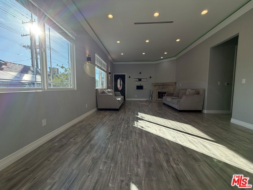 10006 Samoa Avenue Property Photo 6
