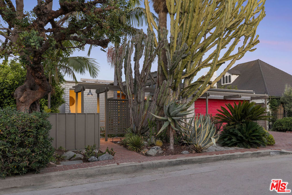 2276 Moreno Drive Property Photo