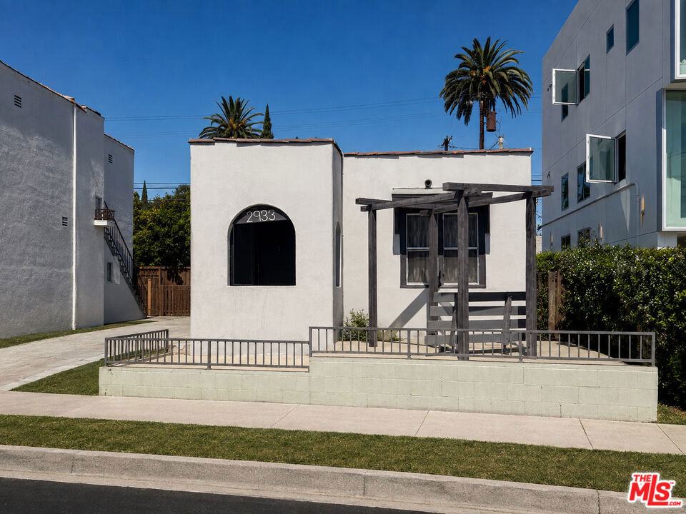 2933 S La Brea Avenue Property Photo 1