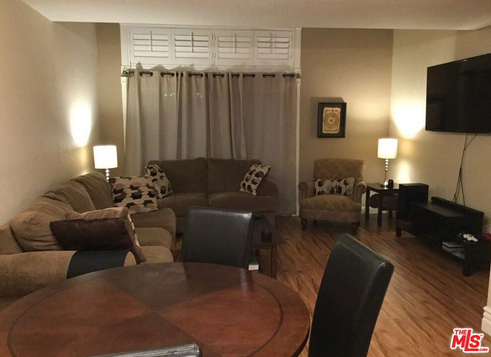 17 Pearl 61 Property Photo 3