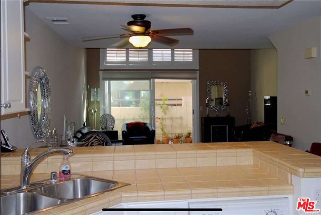 17 Pearl 61 Property Photo 5