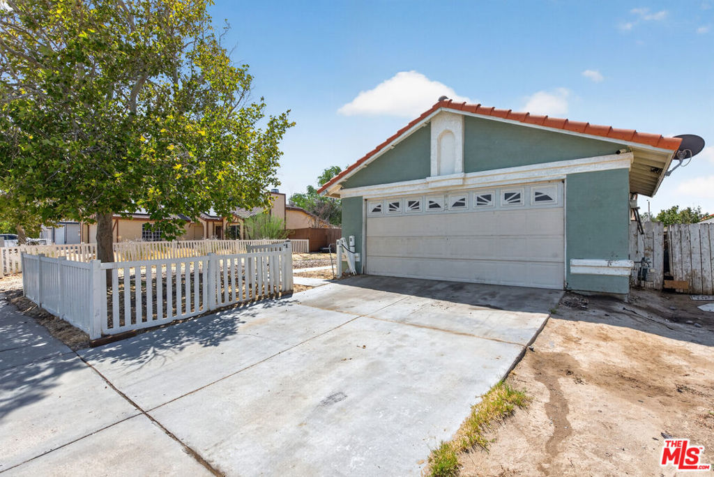 1718 Polo Court Property Photo 3