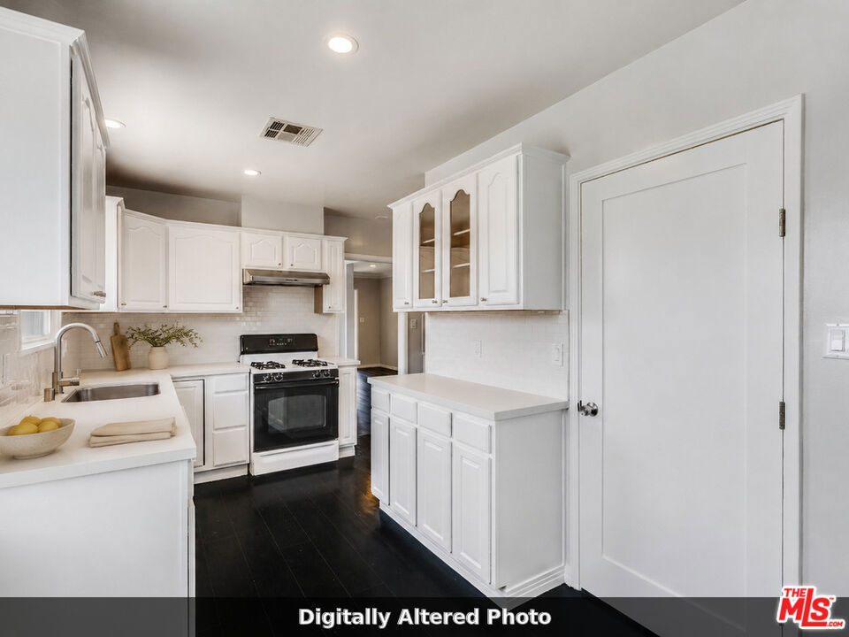 5343 Blanco Way Property Photo 10