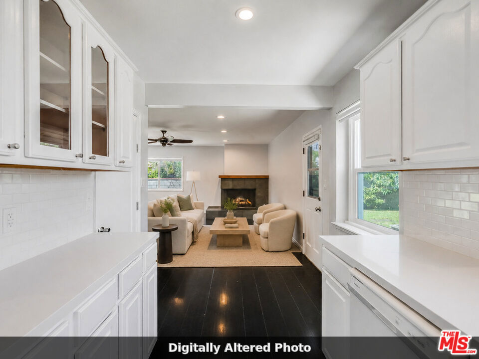 5343 Blanco Way Property Photo 12