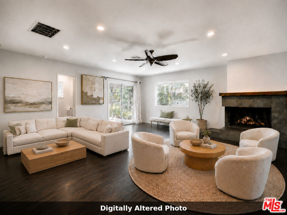 5343 Blanco Way Property Photo 13