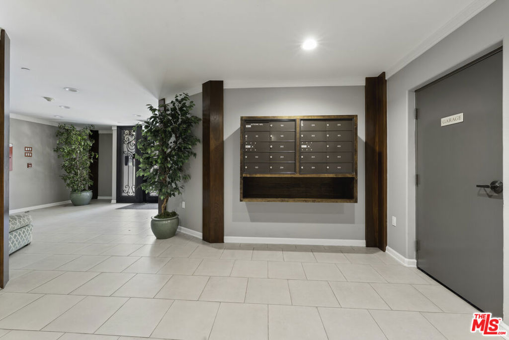 1820 Benecia Avenue 402 Property Photo 8