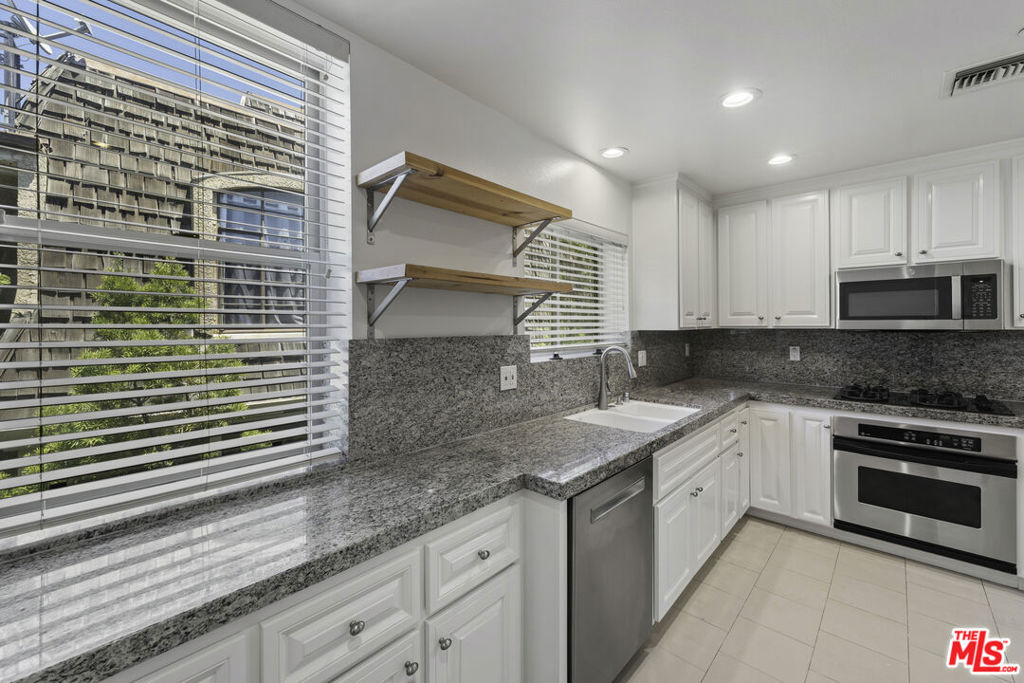 1820 Benecia Avenue 402 Property Photo 43