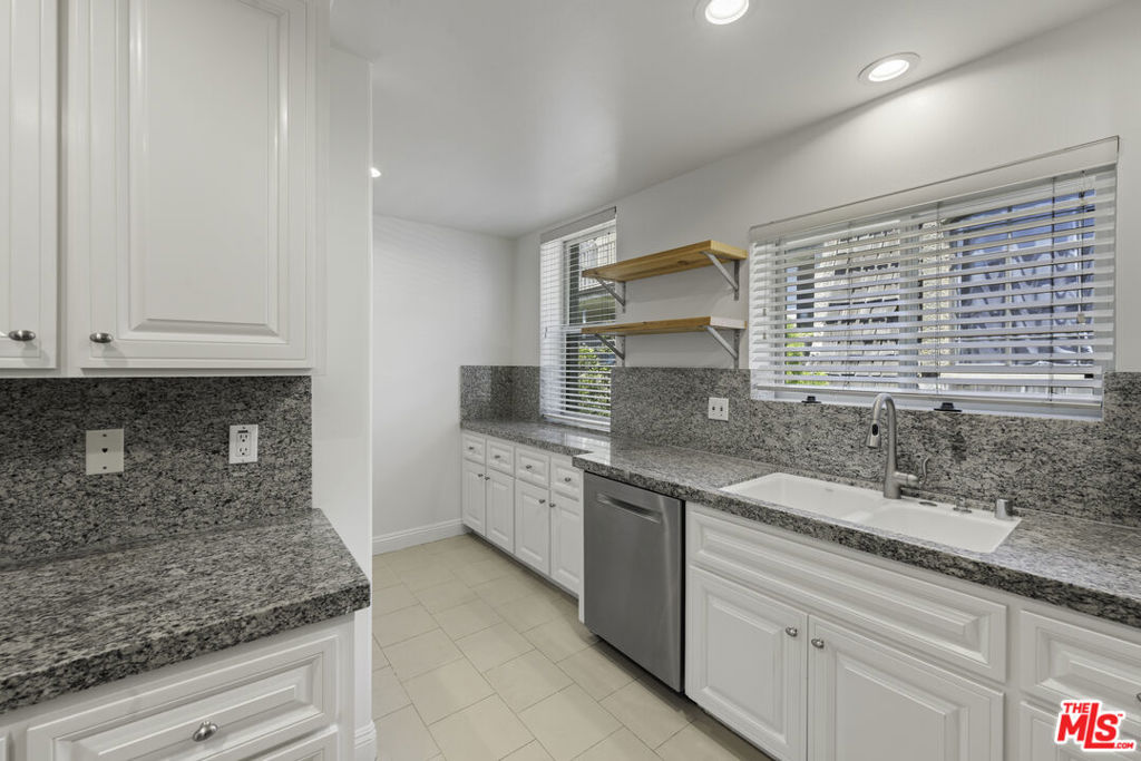1820 Benecia Avenue 402 Property Photo 47