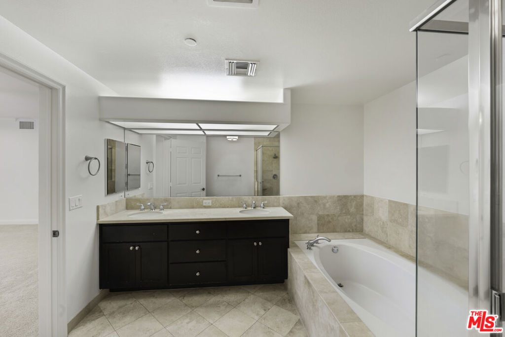1820 Benecia Avenue 402 Property Photo 67