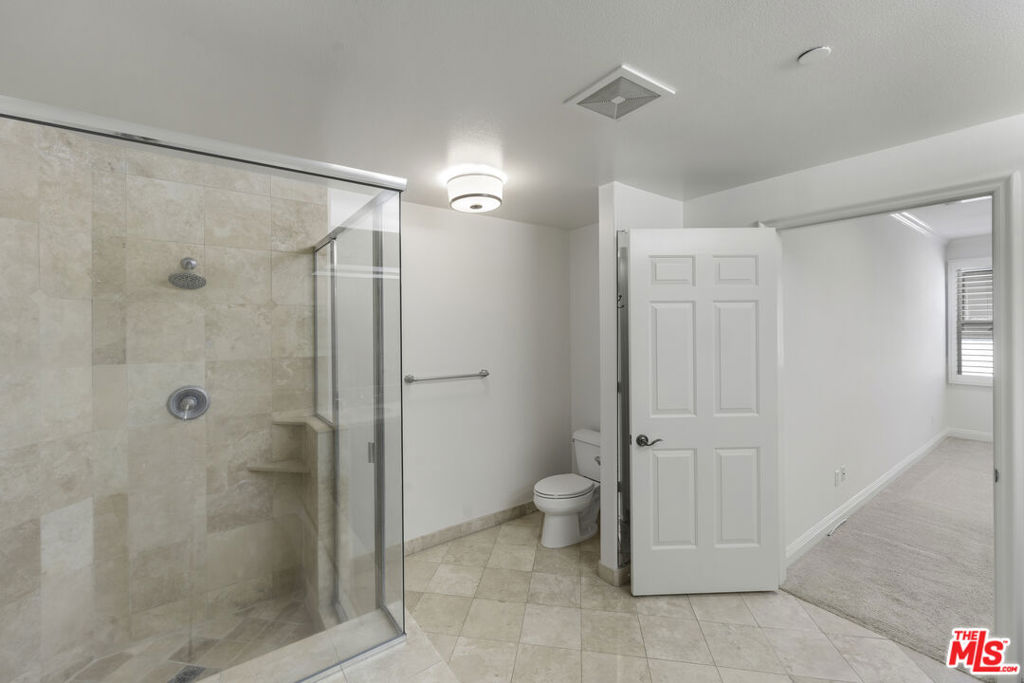 1820 Benecia Avenue 402 Property Photo 68