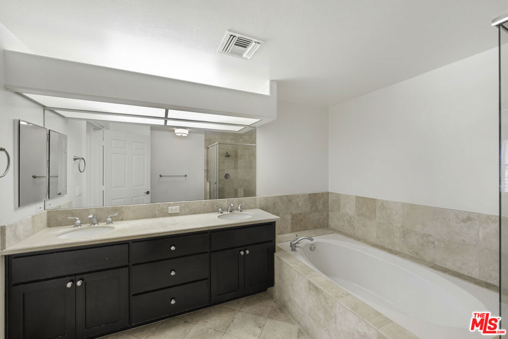 1820 Benecia Avenue 402 Property Photo 69