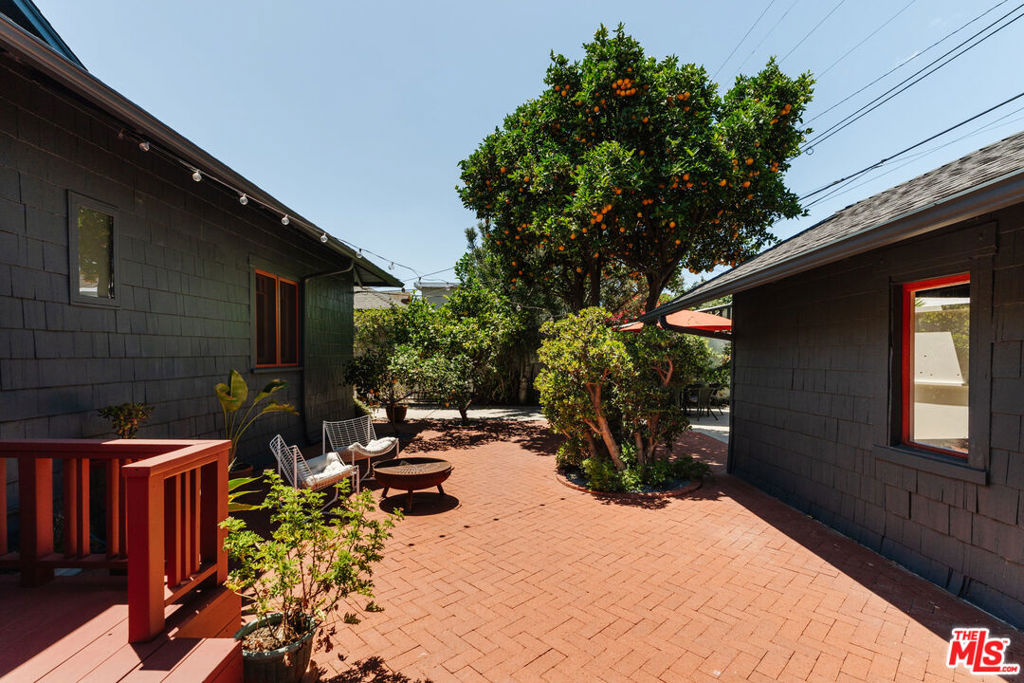 2915 S Budlong Avenue Property Photo 46