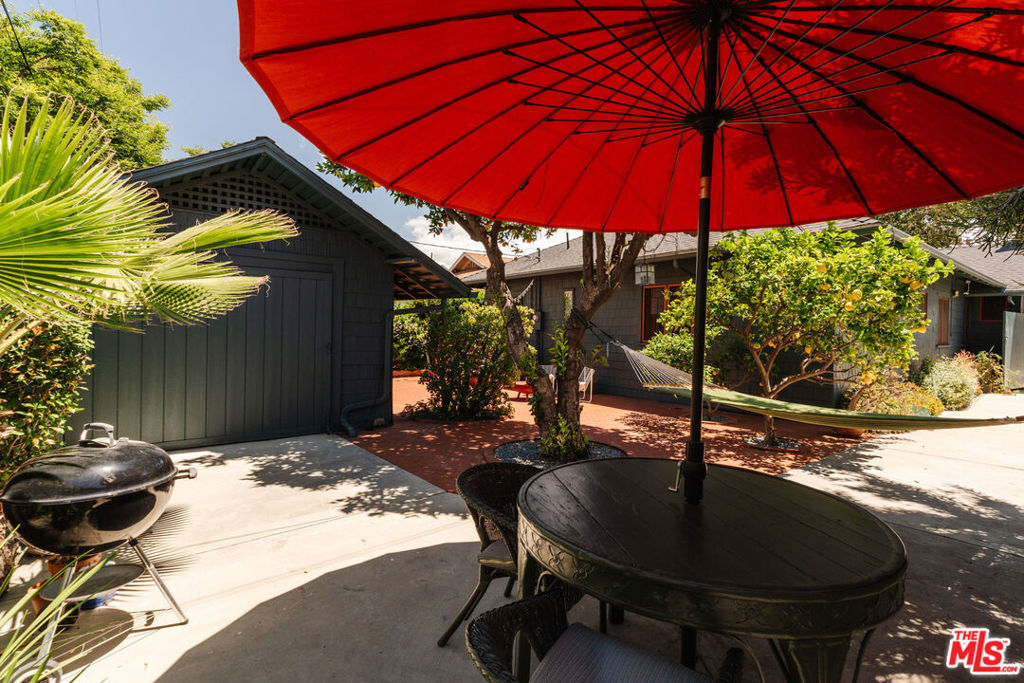2915 S Budlong Avenue Property Photo 54