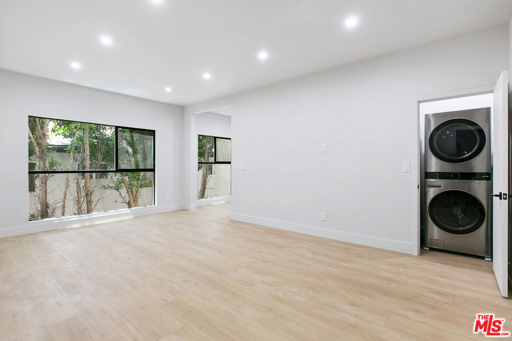 7229 Willoughby Avenue 15 Property Photo 1