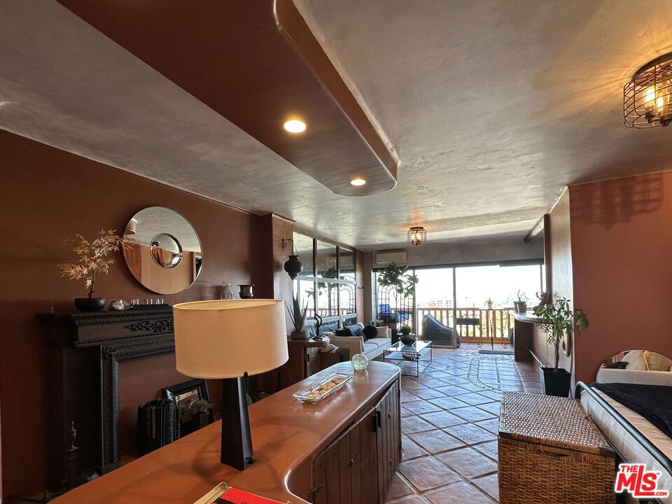 999 N Doheny Drive 708 Property Photo 3