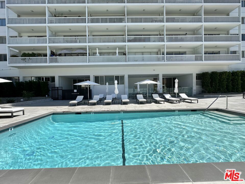 999 N Doheny Drive 708 Property Photo 6