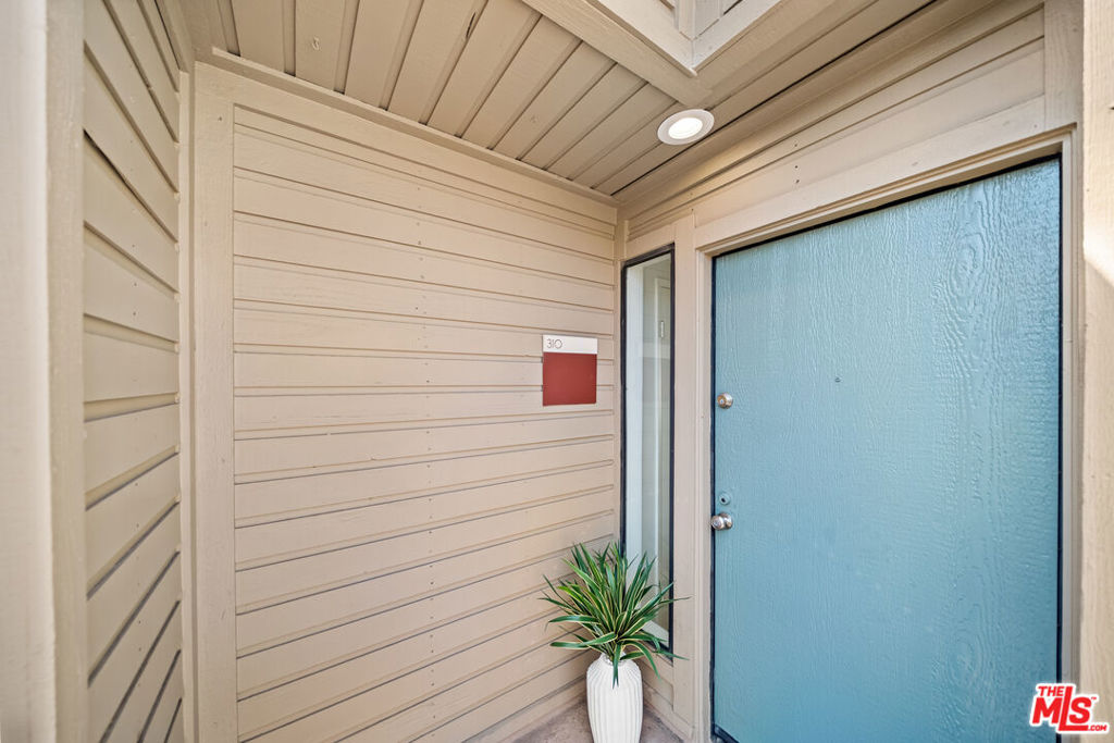 835 S Lucerne Boulevard 310 Property Photo 45