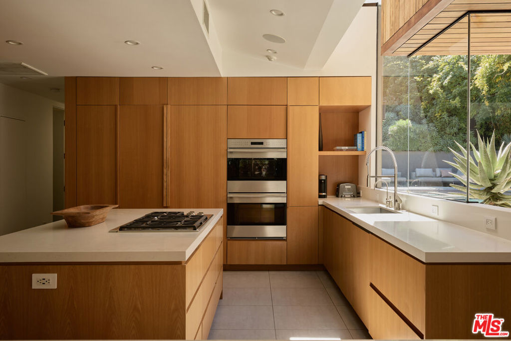 8970 Wonderland Park Avenue Property Photo 13